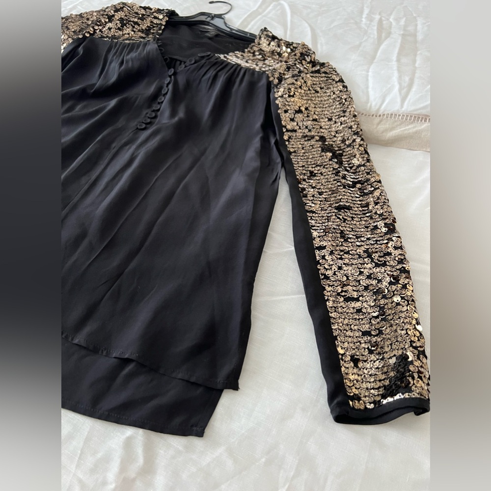 BCBGMaxAzria Black & Gold Silk Sequin Blouse – NWOT - Picture 7 of 11